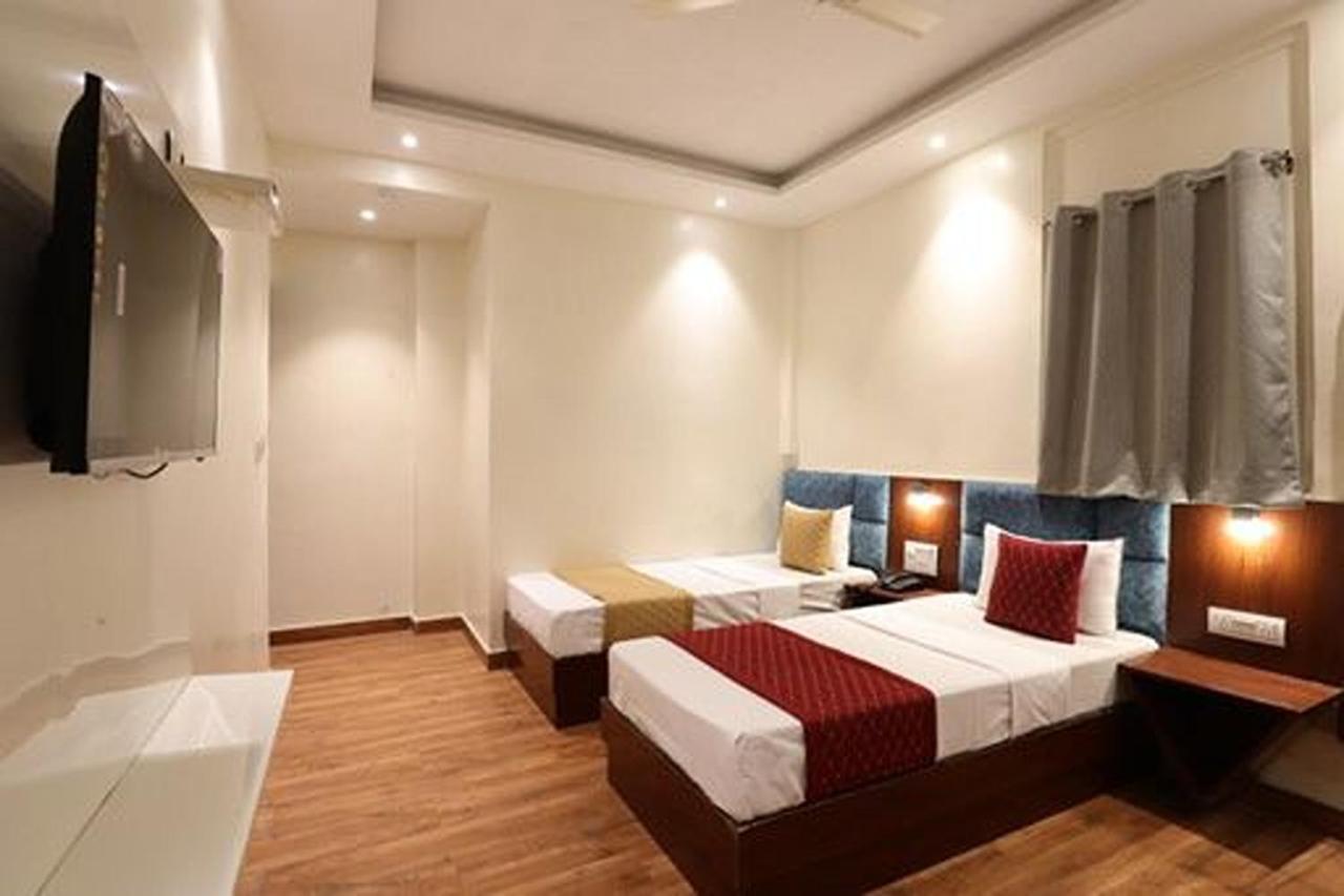 Amrit Hotel Nueva Delhi Exterior foto