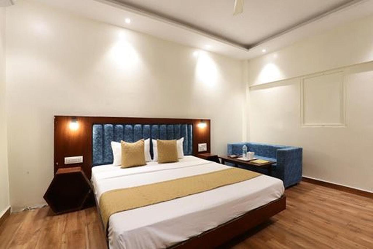 Amrit Hotel Nueva Delhi Exterior foto