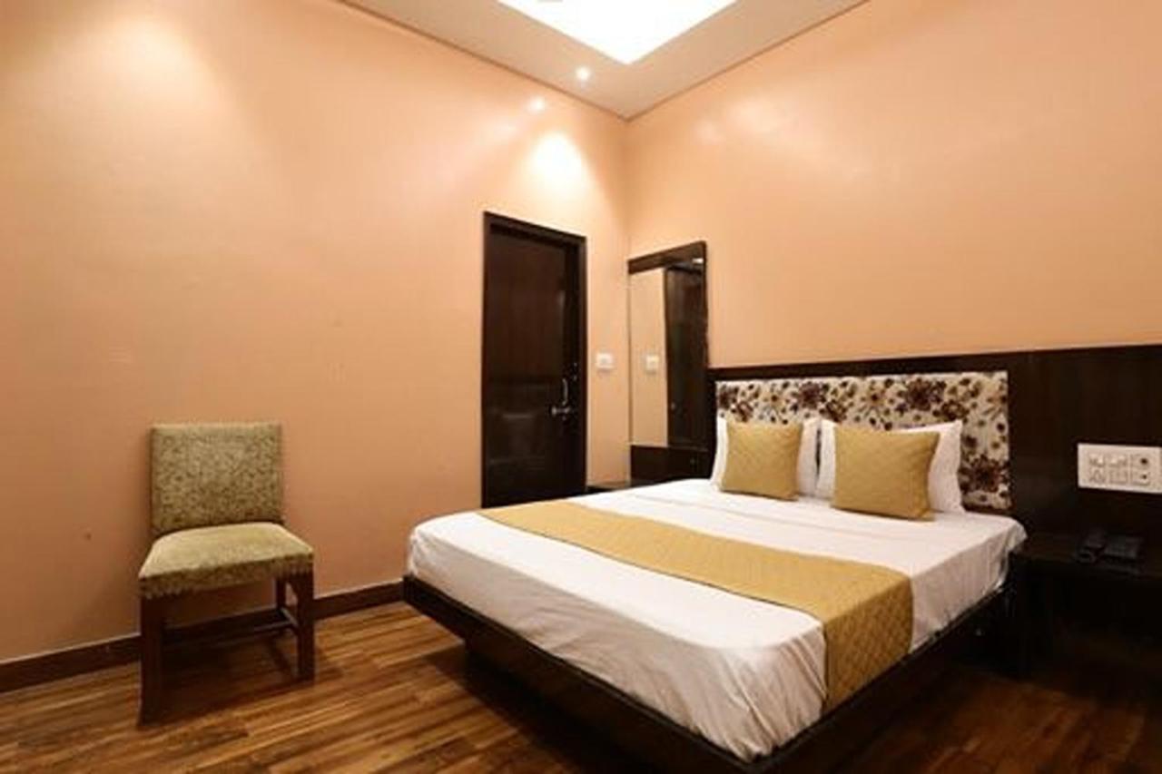 Amrit Hotel Nueva Delhi Exterior foto